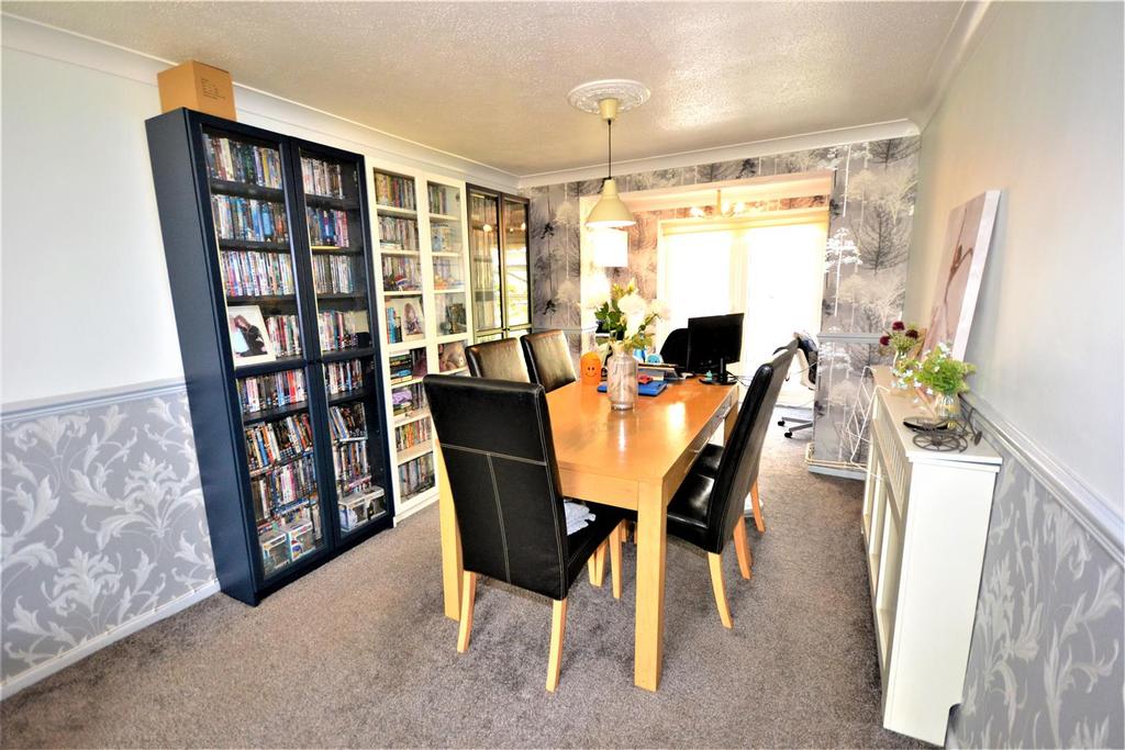 Crown Way, Southminster 3 bed semidetached house £350,000