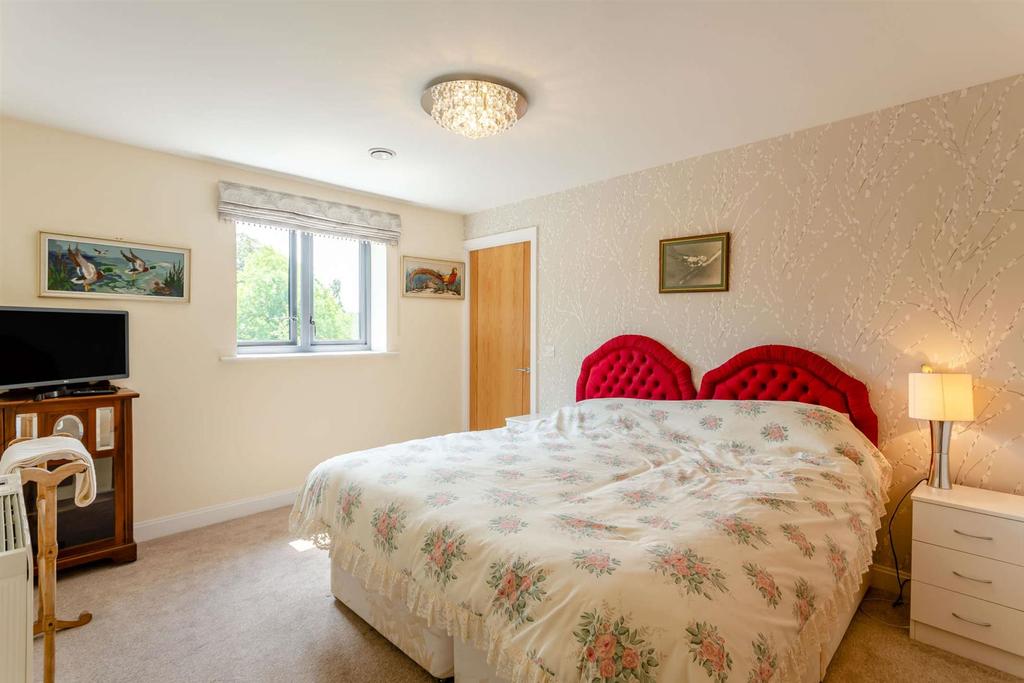 Bedroom 1 (2).jpg
