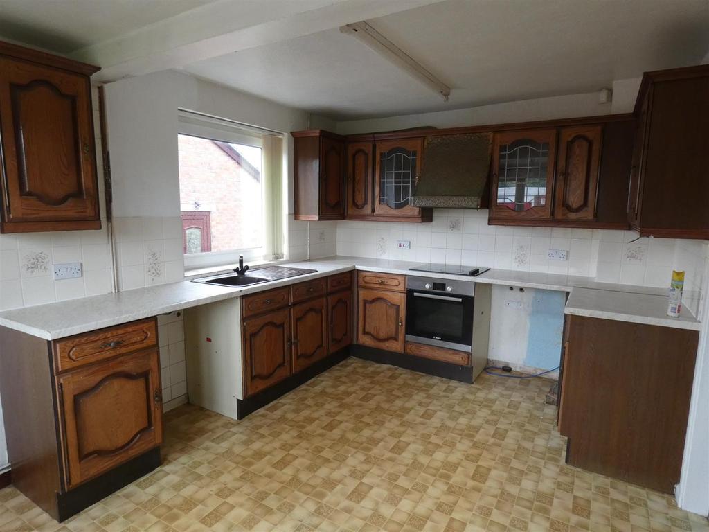 Thorley Drive, Cheadle, StokeOnTrent 2 bed semidetached bungalow £168,000