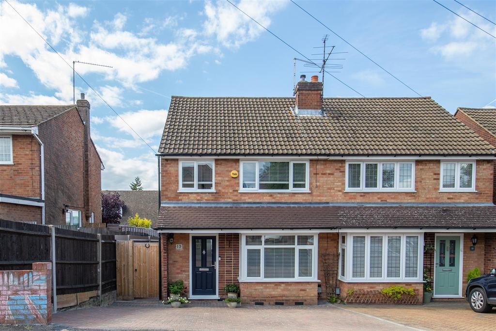 Halfmoon Lane, Dunstable, Bedfordshire 3 bed semidetached house £415,000