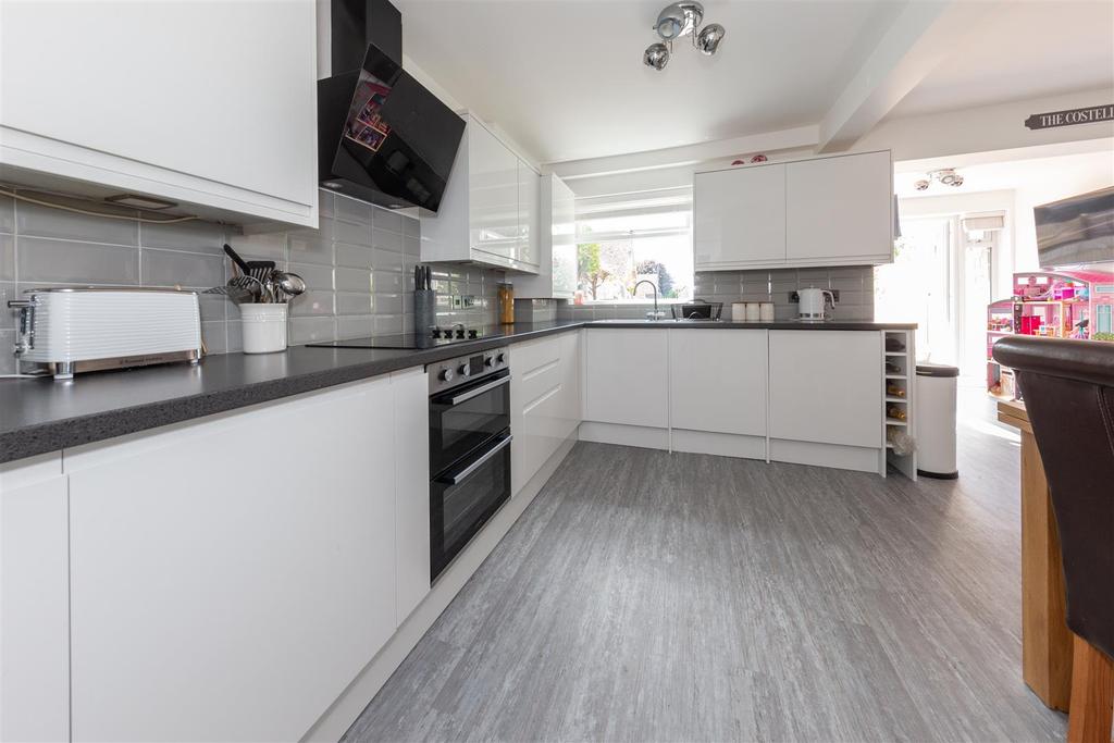 Halfmoon Lane, Dunstable, Bedfordshire 3 bed semidetached house £415,000