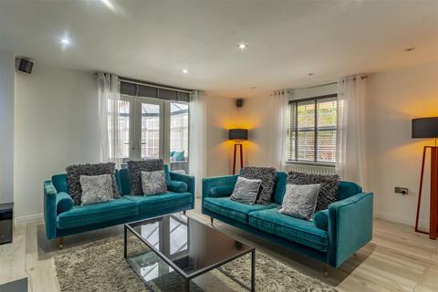 80 James Drive, Calverton, Nottingham, NG14 6RJ