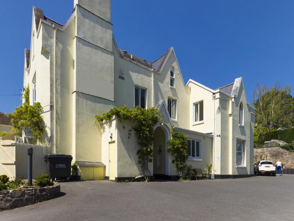 Firswood, Oak Hill Road, Torquay 1 bed flat £695 pcm (£160 pw)