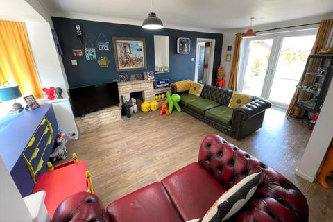 5 Cherry Grove, Ferndown, BH22 9EZ