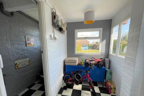 5 Cherry Grove, Ferndown, BH22 9EZ