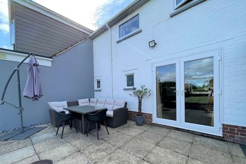 5 Cherry Grove, Ferndown, BH22 9EZ