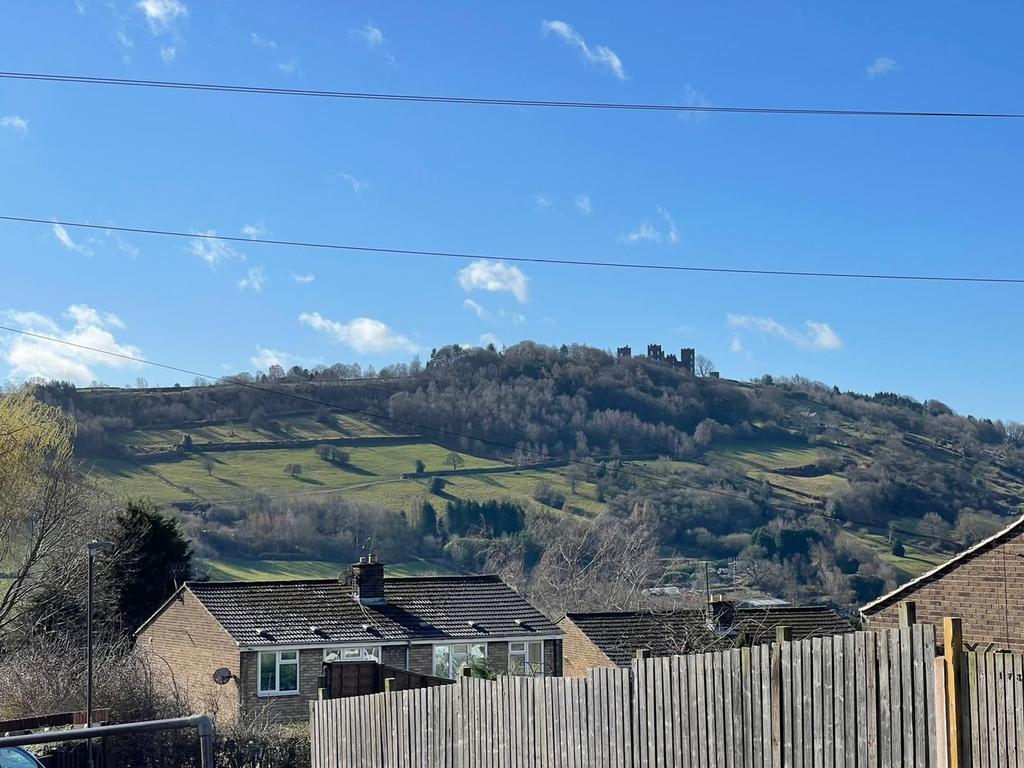 Hurst Rise, Matlock, Derbyshire, DE4 3 bed semidetached house £115,000