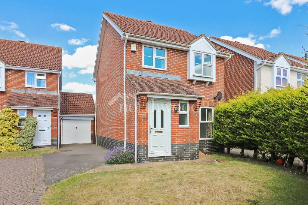 Hawthorn Road, Park Farm, Ashford, TN23 3 bed detached house £1,450