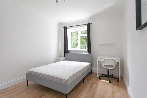 3 bedroom apartment to rent - Thursley Gardens, London, SW19