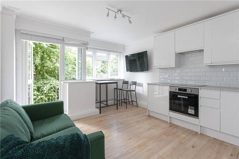 3 bedroom apartment to rent, Thursley Gardens, London, SW19