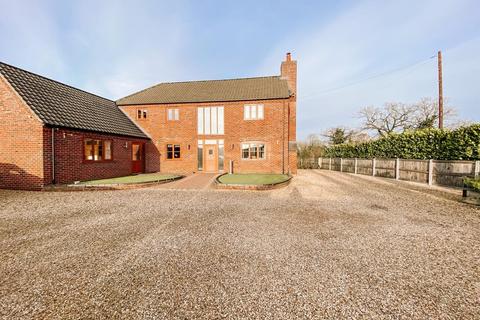 Sunny View Hingham Road, Great Ellingham, Attleborough, NR17 1JE