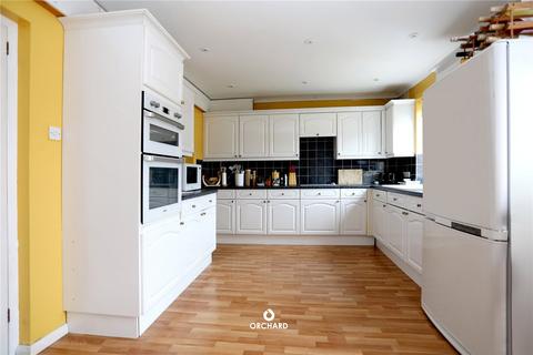 8 Lawrence Drive, Ickenham, Uxbridge, UB10 8RN