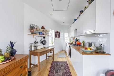 Flat C, 16 Albion Grove, London, N16 8RG