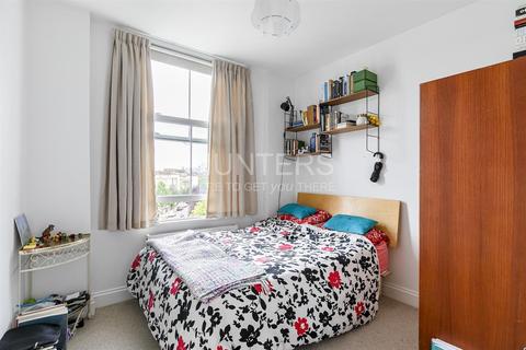 Flat C, 16 Albion Grove, London, N16 8RG
