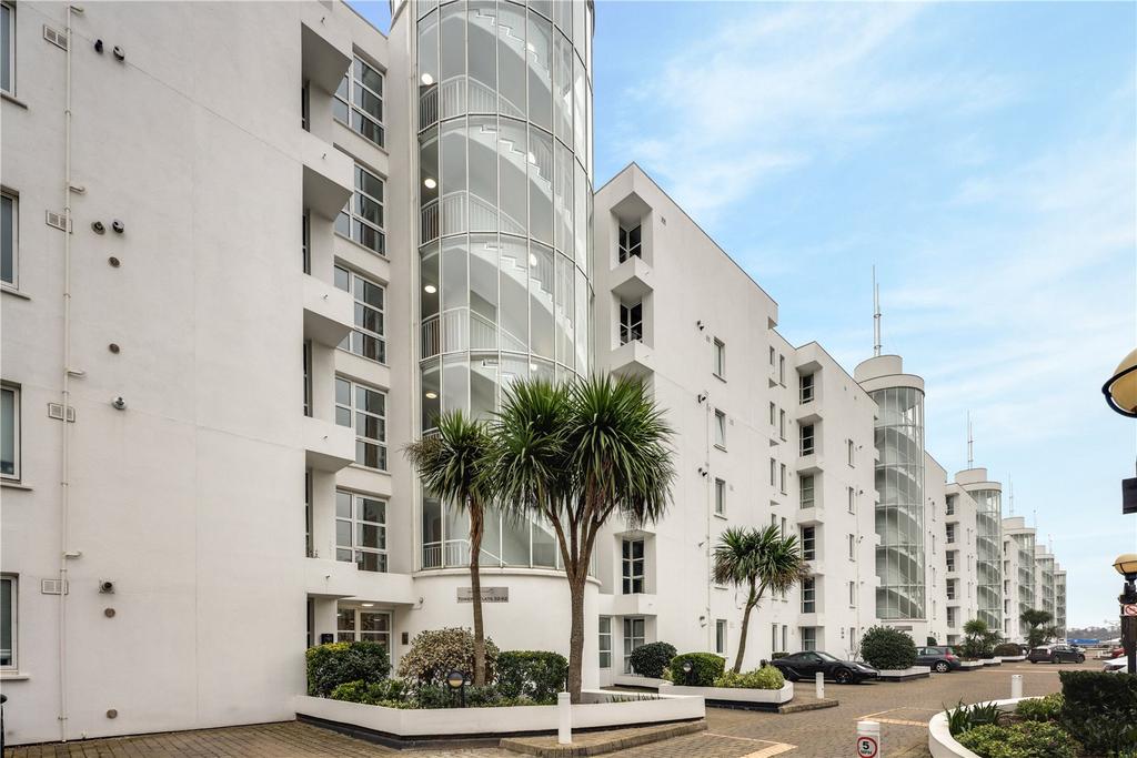 Barrier Point Road, Royal Docks, London, E16 2 bed flat £550,000