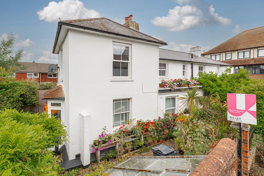 Leatherhead 2 bed £1,250 pcm (£288 pw)