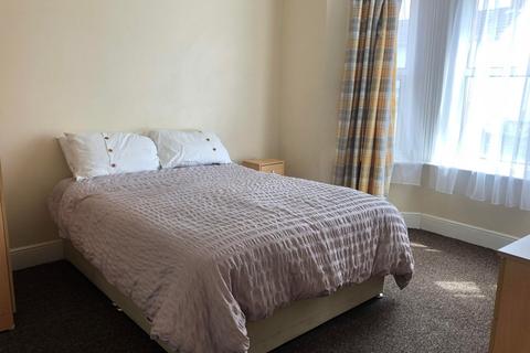 1 bedroom in a house share to rent, Albert Road, Poole, Dorset, BH12 2BX
