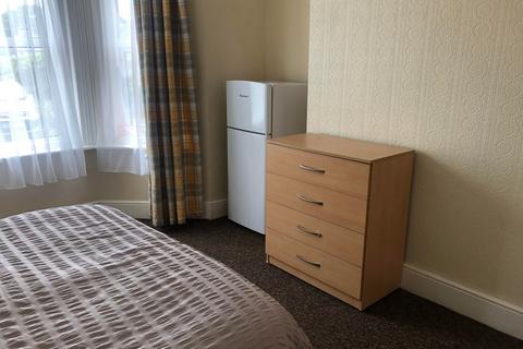 1 bedroom in a house share to rent, Albert Road, Poole, Dorset, BH12 2BX