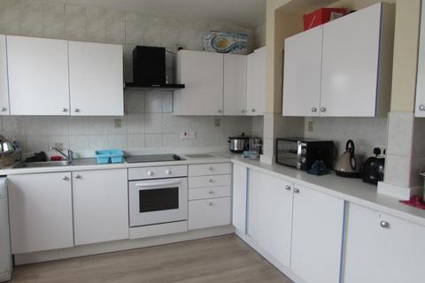1 bedroom in a house share to rent, Albert Road, Poole, Dorset, BH12 2BX