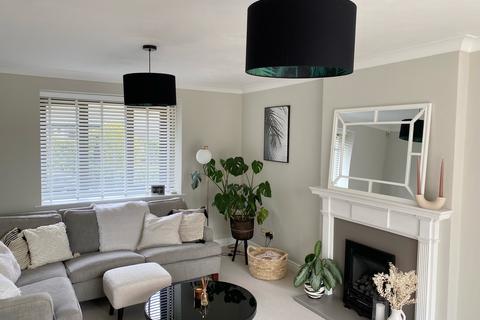 12 Dodlee Lane, Huddersfield, HD3 4TZ