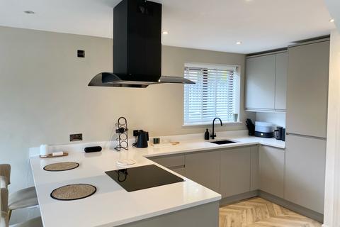 12 Dodlee Lane, Huddersfield, HD3 4TZ