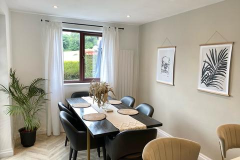 12 Dodlee Lane, Huddersfield, HD3 4TZ