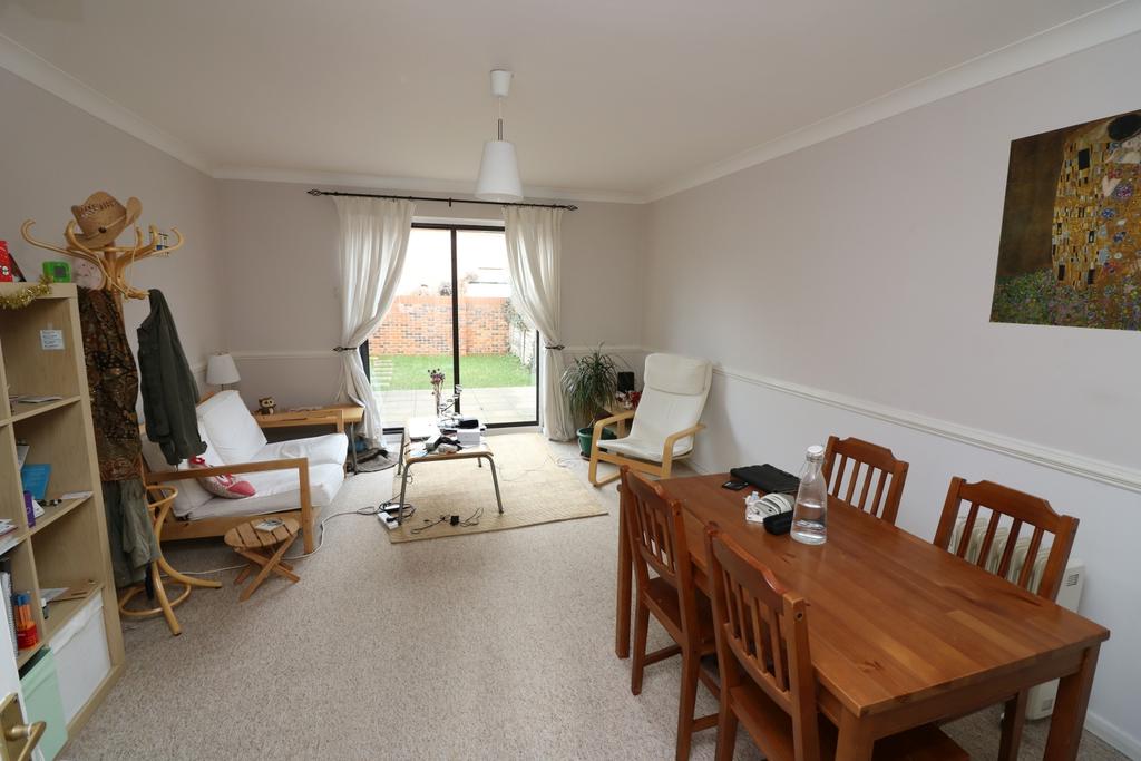 25 Herndon Close Lounge