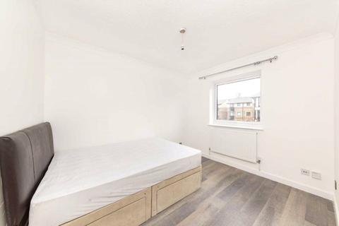 4 bedroom terraced house to rent - Barnfield Place, London