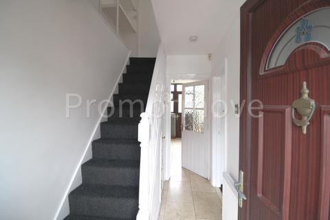 3 bedroom property to rent - Runfold Avenue Luton LU3 2EH