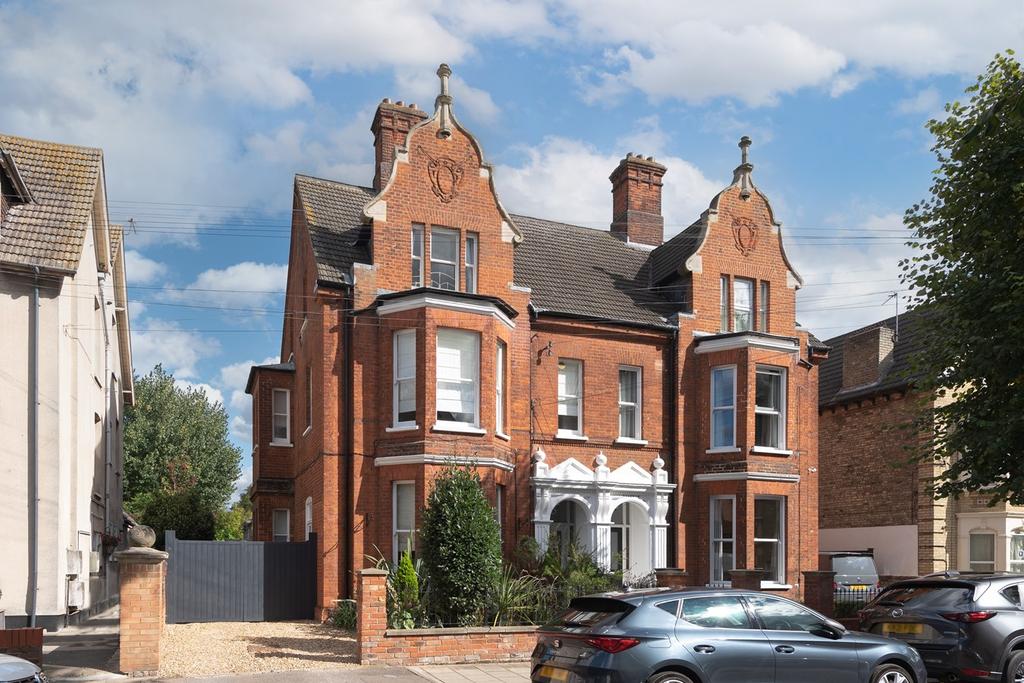 Chaucer Road, Bedford, MK40 7 bed semidetached house for sale £895,000