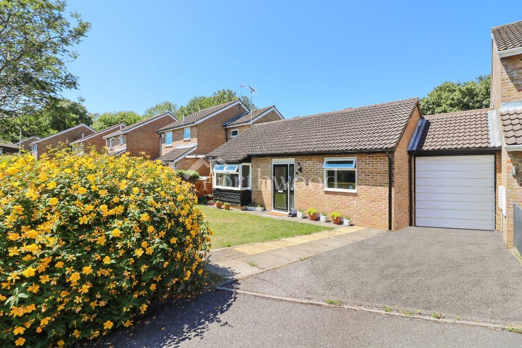 Postling, Singleton, Ashford, TN23 2 bed bungalow £1,100 pcm (£254 pw)