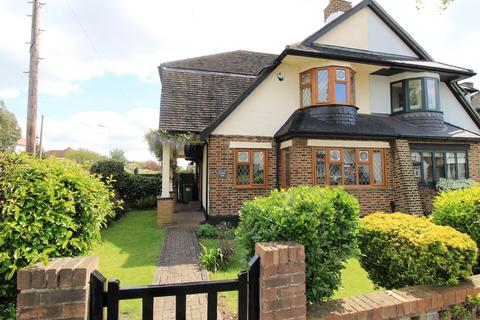 4 bedroom semi-detached house for sale, Brackendale Gardens, Upminster RM14