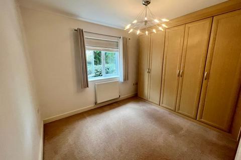 2 bedroom flat to rent, Henley Court, Denham Road, Egham, Surrey, TW20