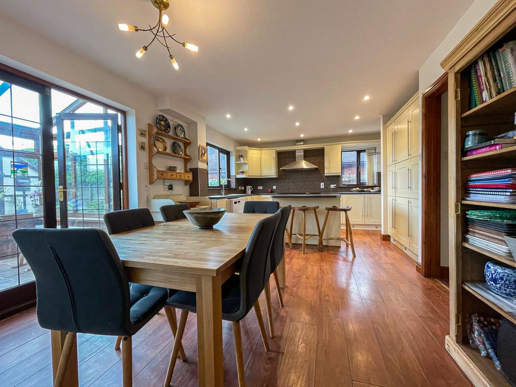 Kitchen &amp; Dining Room