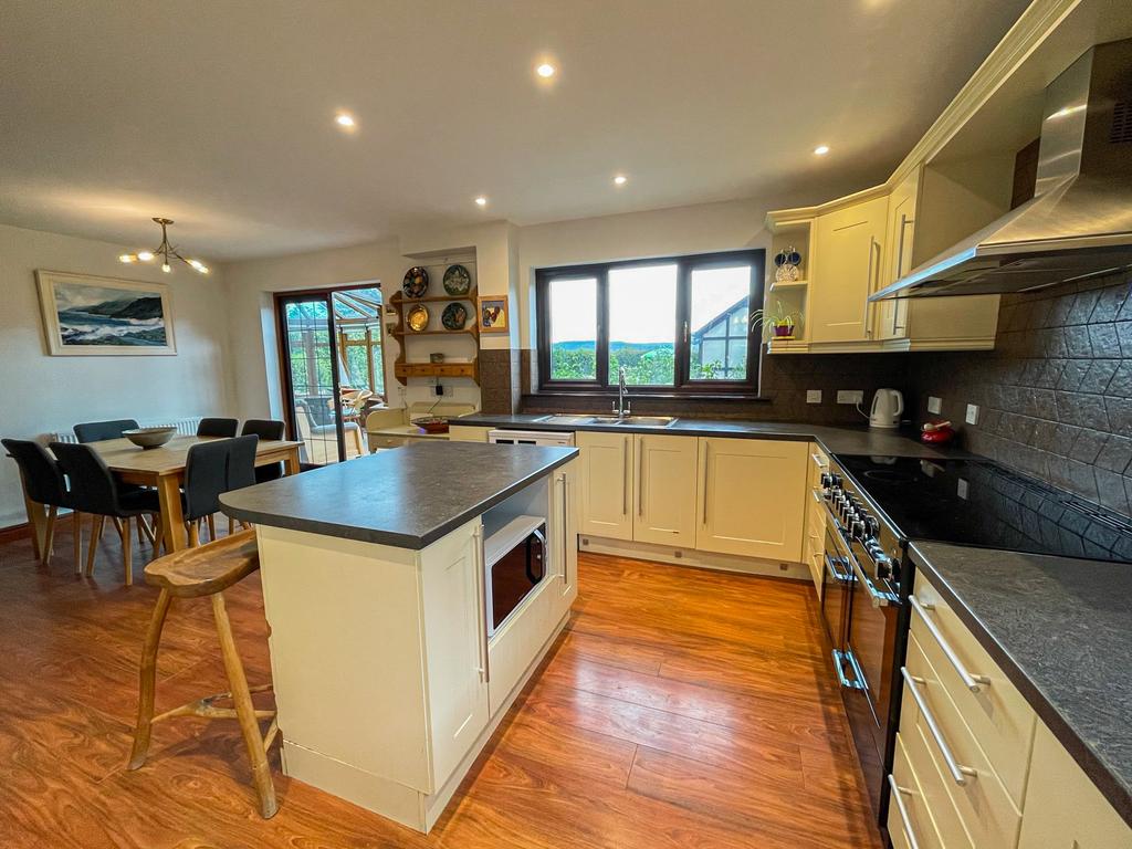 Kitchen &amp; Dining Room