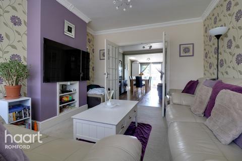 27 Strood Avenue, Romford, RM7 0UX