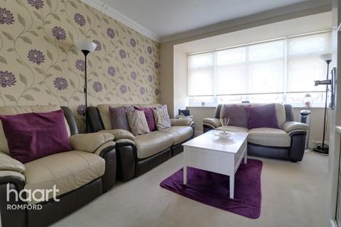 27 Strood Avenue, Romford, RM7 0UX