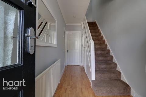 27 Strood Avenue, Romford, RM7 0UX