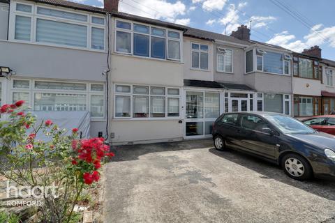 27 Strood Avenue, Romford, RM7 0UX