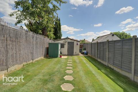27 Strood Avenue, Romford, RM7 0UX