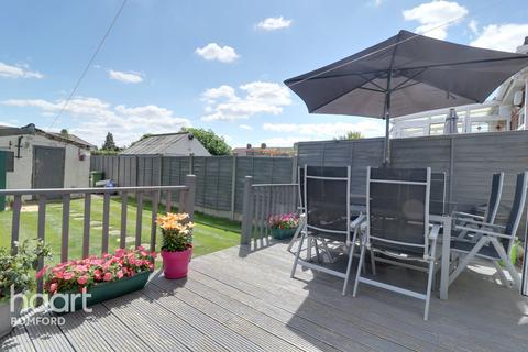 27 Strood Avenue, Romford, RM7 0UX
