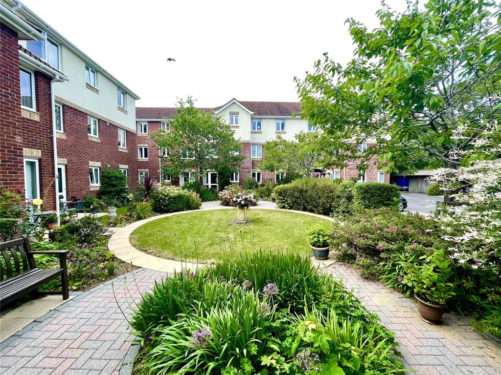 Tylers Close, Lymington, Hampshire, SO41 1 bed apartment £138,000