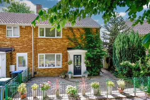 7 Shepherds Green, Hemel Hempstead, HP1 2HL