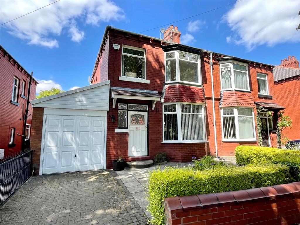 Waterloo Road, AshtonunderLyne... 3 bed semidetached house £260,000