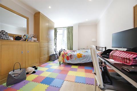 3 bedroom apartment to rent, Newton Street, London, WC2B