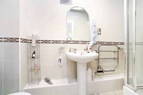 3 bedroom apartment to rent, Newton Street, London, WC2B