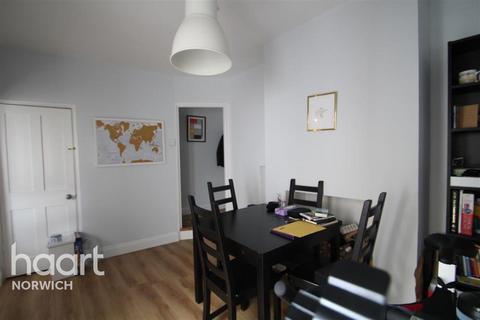 2 bedroom terraced house to rent, Brunswick Rd