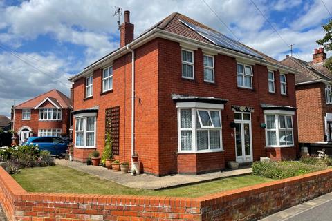 5 bedroom detached house for sale - Beresford Avenue, Skegness, PE25 3JG