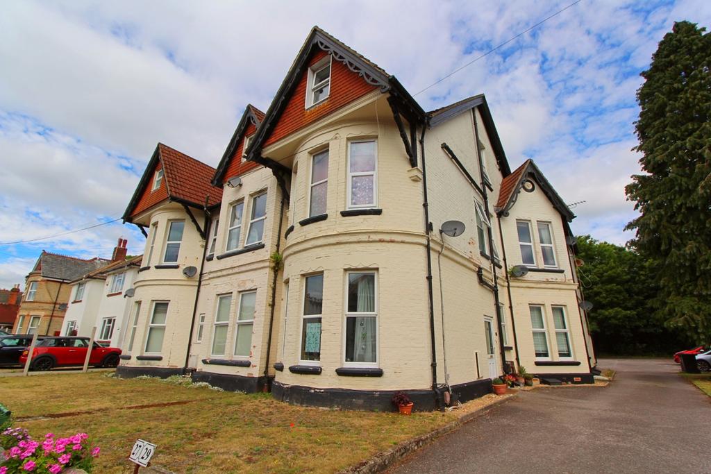Sandringham Road, Lower Parkstone 2 bed apartment £1,195 pcm (£276 pw)