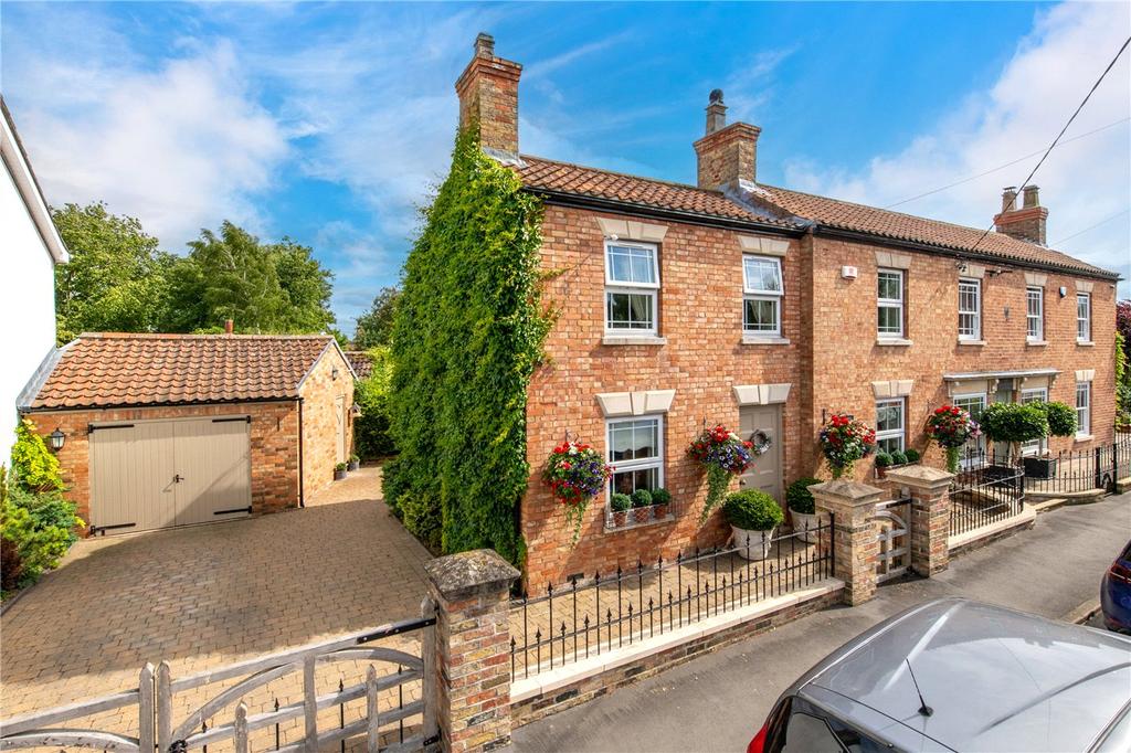 Middle Street, Dunston, Lincoln... 4 bed semidetached house £435,000